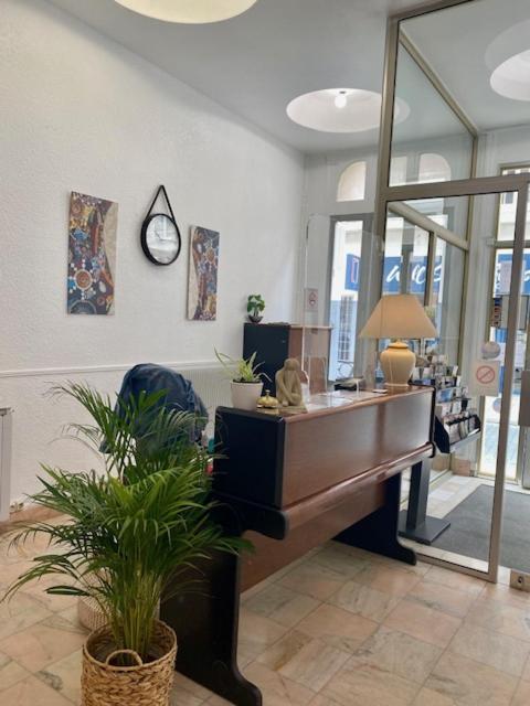 אמיינס Hotel De Normandie מראה חיצוני תמונה